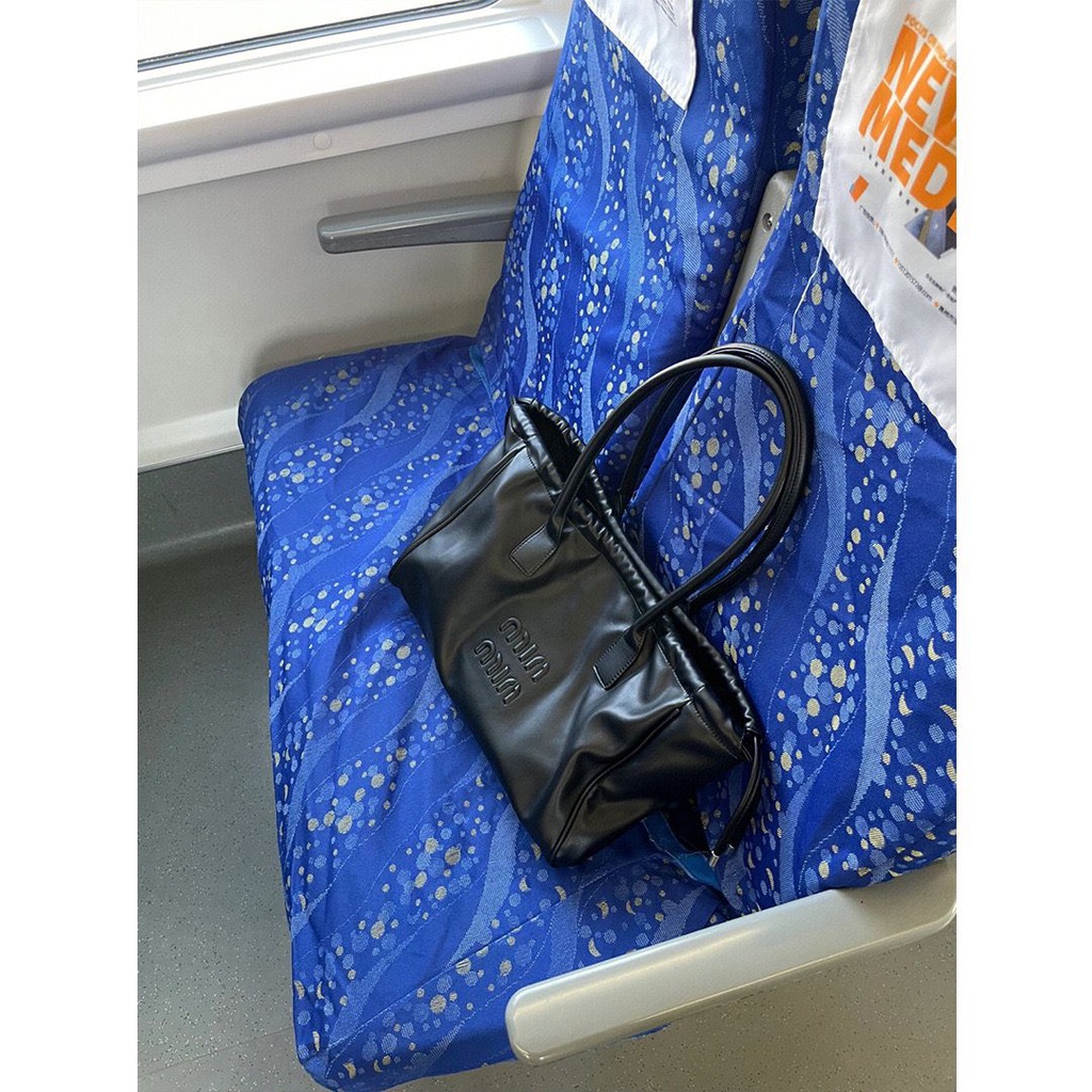 Sera Niche Cahaya Mewah Retro Kapasitas Besar Hitam Satu Bahu Ketiak Tas Tote Tas Trendi Serut Kelas Komuter tas Tangan