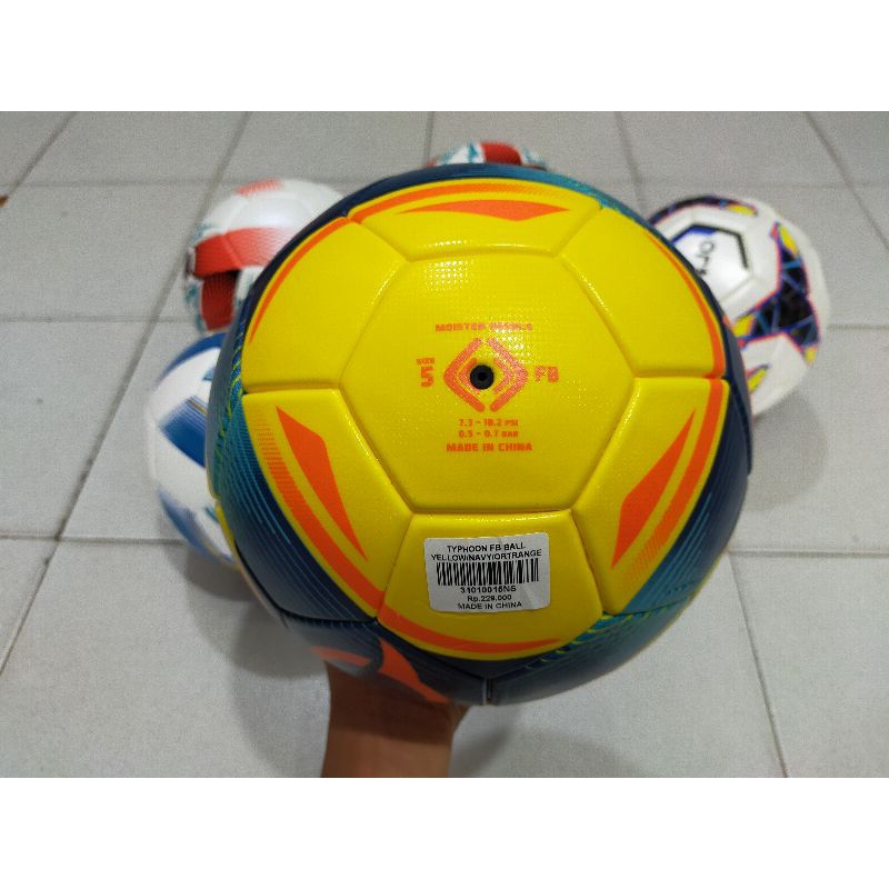 Bola kaki ortuseight, seri TYPHOON FB