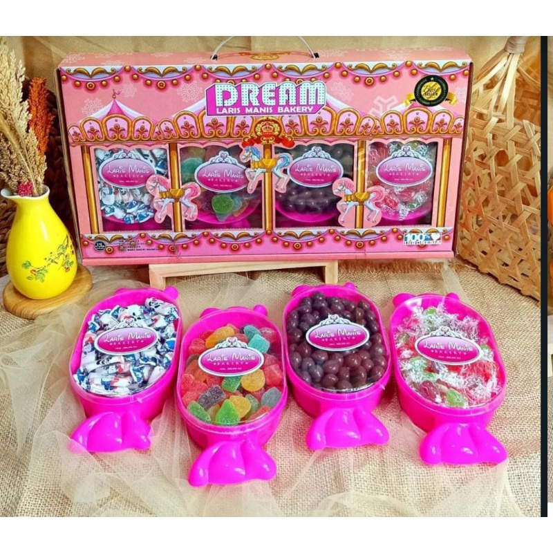 

PARCEL HAMPERS PERMEN COKLAT CEWEK LARIS MANIS DREAM