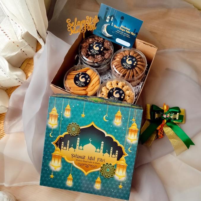 

Ready Hampers Lebaran Isi 8 Toples | Parcel Kue Idul Fitri Ramadan