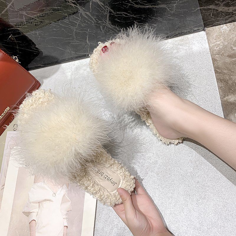 Sandal wanita pakaian luar versi mode Korea dengan bagian bawah datar di dalam sandal berbulu peri a