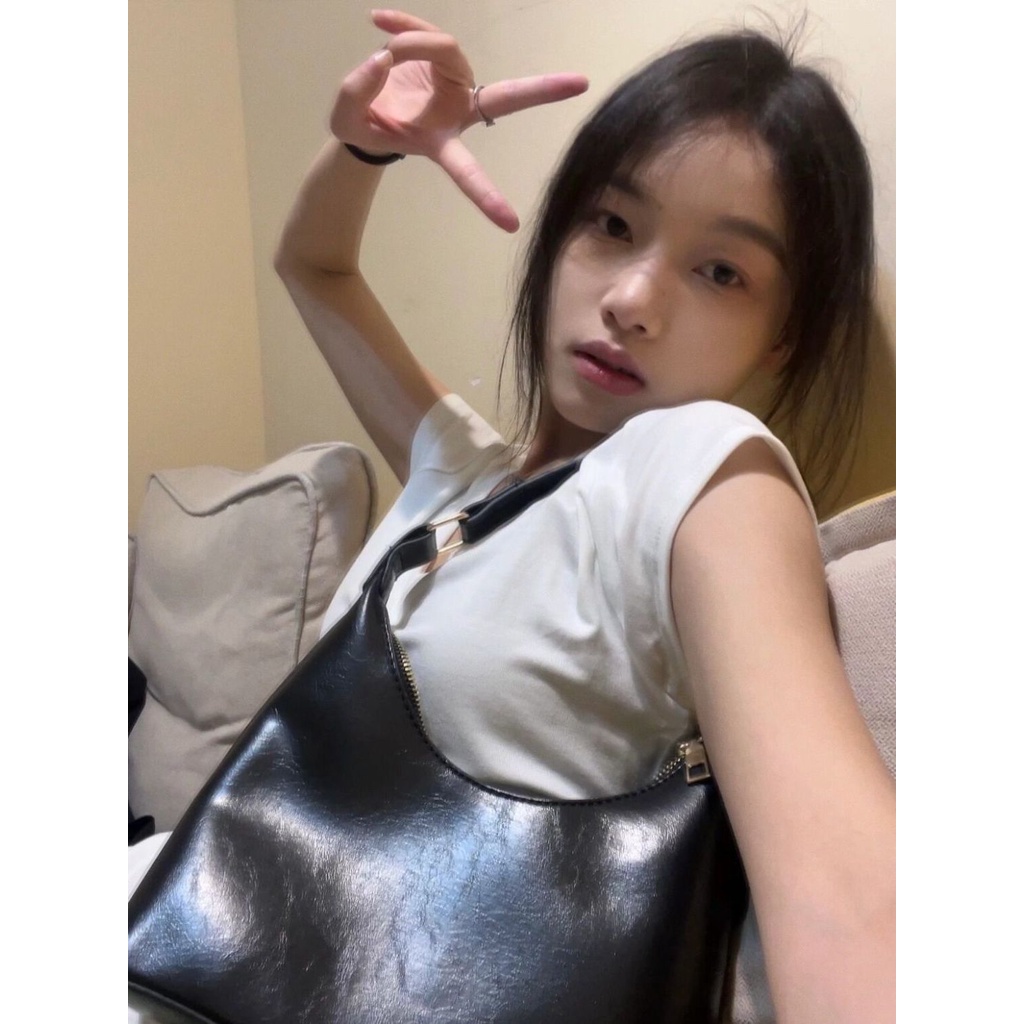 Red Irregular V-neck slim fit tipis T-shirt wanita lengan pendek rasa desain ceruk musim panas baru manis hot gadis keinginan murni atas tren