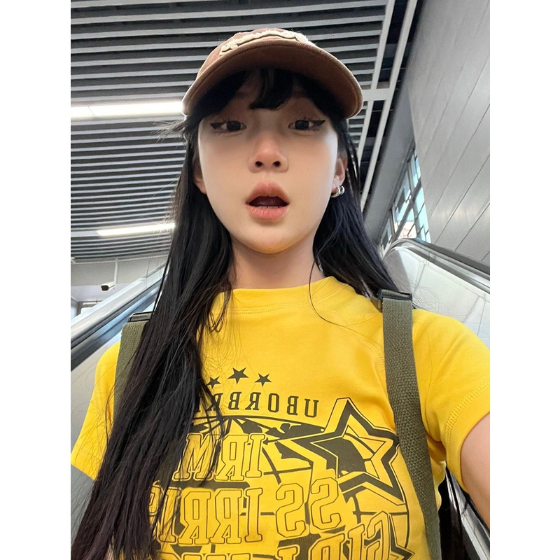 Red Kuning Lengan Pendek T-shirt Wanita Musim Panas Baru Bagian Pendek Slim Slim High-End Temperamen Fashion All-Match hot Girl Top