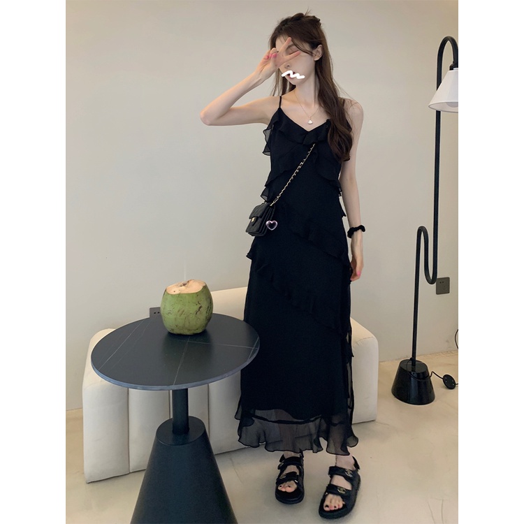 Red Ruffled black suspender dress wanita musim panas baru French high-end sense of thin seaside holiday long skirt skirt