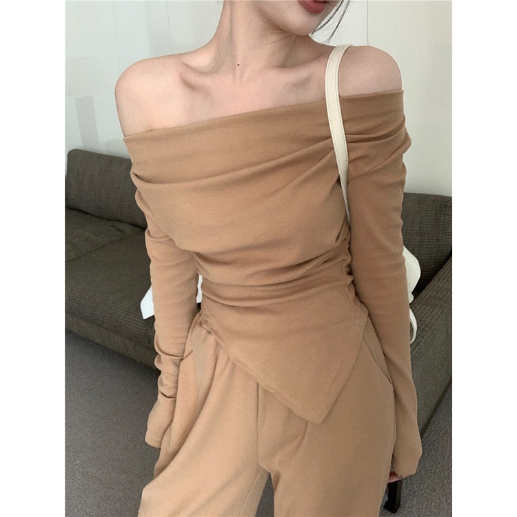 Red Salt Light Dewasa Sesuai Wanita One-Shoulder T-shirt Top Musim Semi Baru Lebar Pinggang Tinggi Kaki Celana Temperamen Celana two-Piece Set