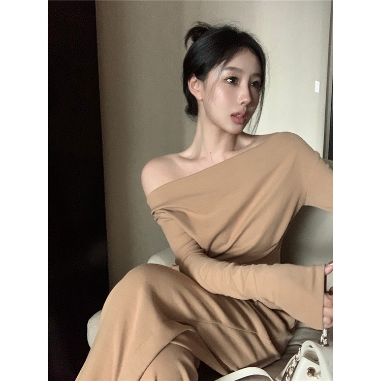 Red Salt Light Dewasa Sesuai Wanita One-Shoulder T-shirt Top Musim Semi Baru Lebar Pinggang Tinggi Kaki Celana Temperamen Celana two-Piece Set