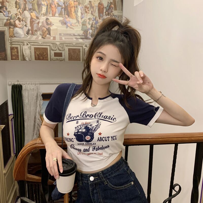 Red Pendek Pinggang Tinggi Splicing Warna Kontras American Retro Kecil Leher V Lengan Pendek T-shirt Wanita 2022 Musim Panas Baru Slim atasan