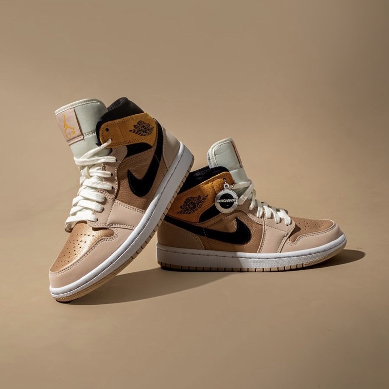 Air Jordan 1 Mid Particle Beige