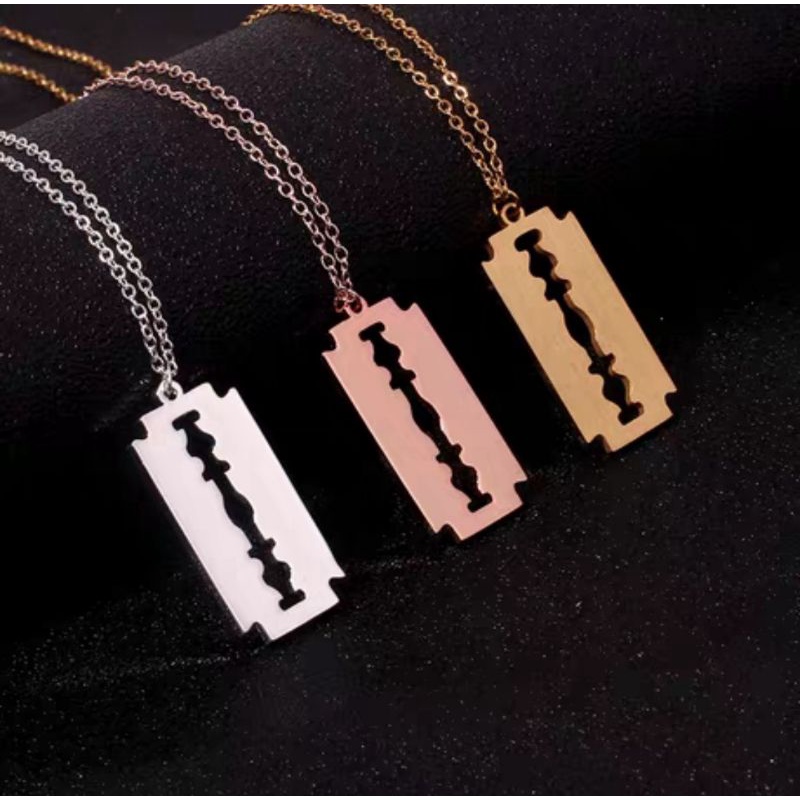 KALUNG TITANIUM WANITA PRIA PLUS LIONTIN SILET GOLD DAN SILVER TERLARIS