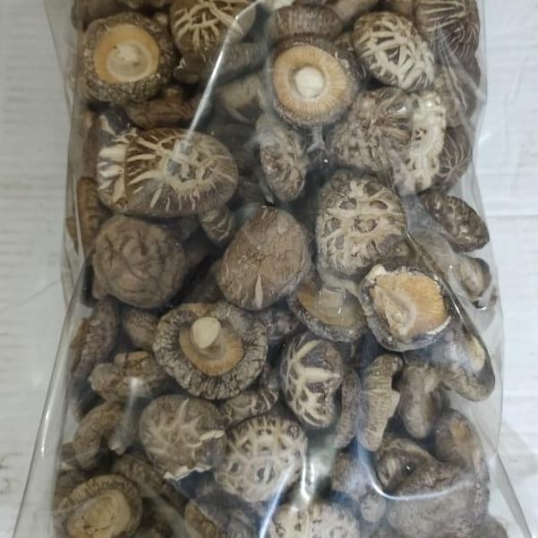 

$$$$] (500 GR) JAMUR SHITAKE SIZE 4-5 CM DRIED MUSHROOM SUPER XIANG GU HUAKO