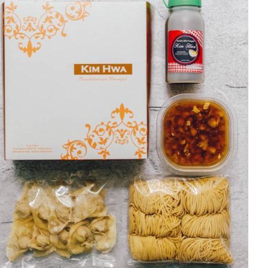

Limited⭐✅Kim Hwa's Pahe Lengkap Mie Pangsit (Lengkap Mie dan Topping)