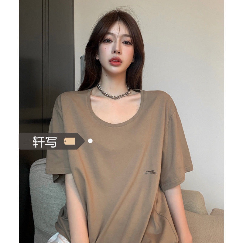 Red hic Hong Kong rasa U-leher niche lengan pendek t-shirt wanita musim panas bagian tipis 2023 baru ukuran besar longgar mid-panjang tulang selangka atasan