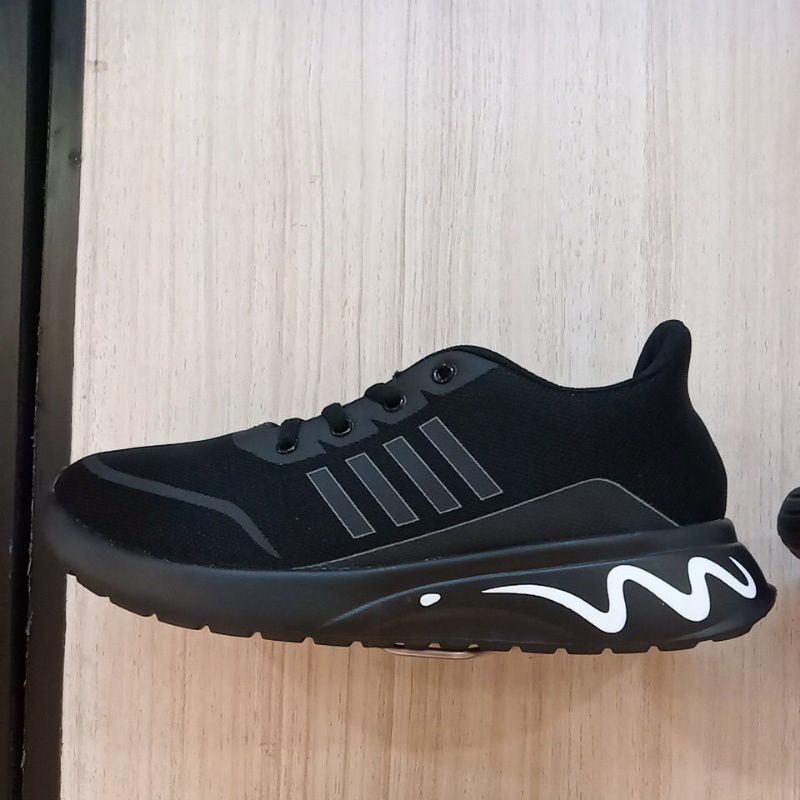 sepatu Tomkins sekolah