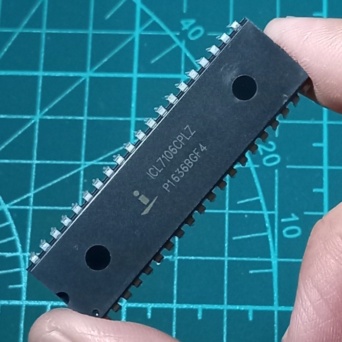 Kr07115 Icl7106 - 3 1/2 Digit, 7 Segment Decoder, Lcd/Led Display Driv