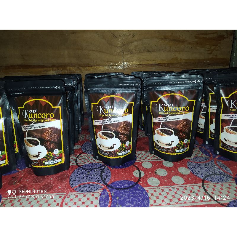 

KUNCORO COFFEE Kopi Lelet Murah tidak Murahan, Dengan prosesTradisional dari Lereng Timur Muria Jolong Pati Jawa Tengah Kemasan Rapi, dengan standing Pouch 100Gram - Kopi Bubuk Halus dan Lembut asli dari Kebun jollong pati Jawa Tengah Indonesia