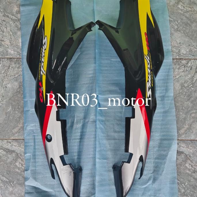 COVER BODY BELAKANG KIRI KANAN MOTOR SUZUKI SMASH 110 LAMA BERSTRIPING