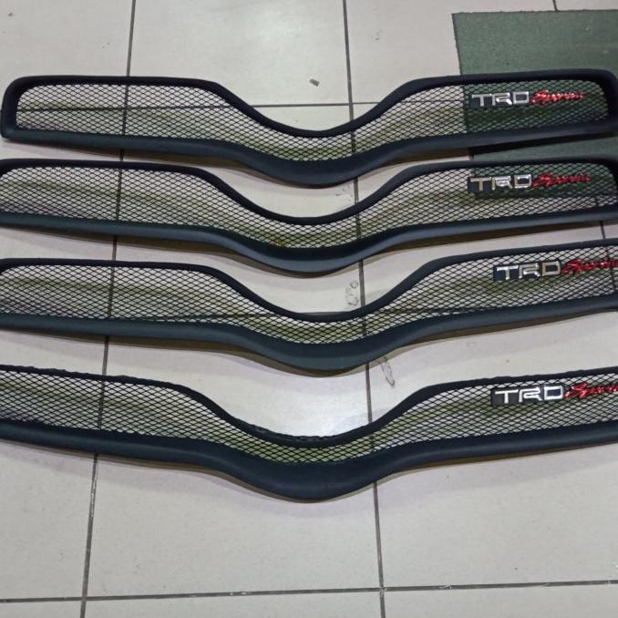 Grill Yaris 2011-2012