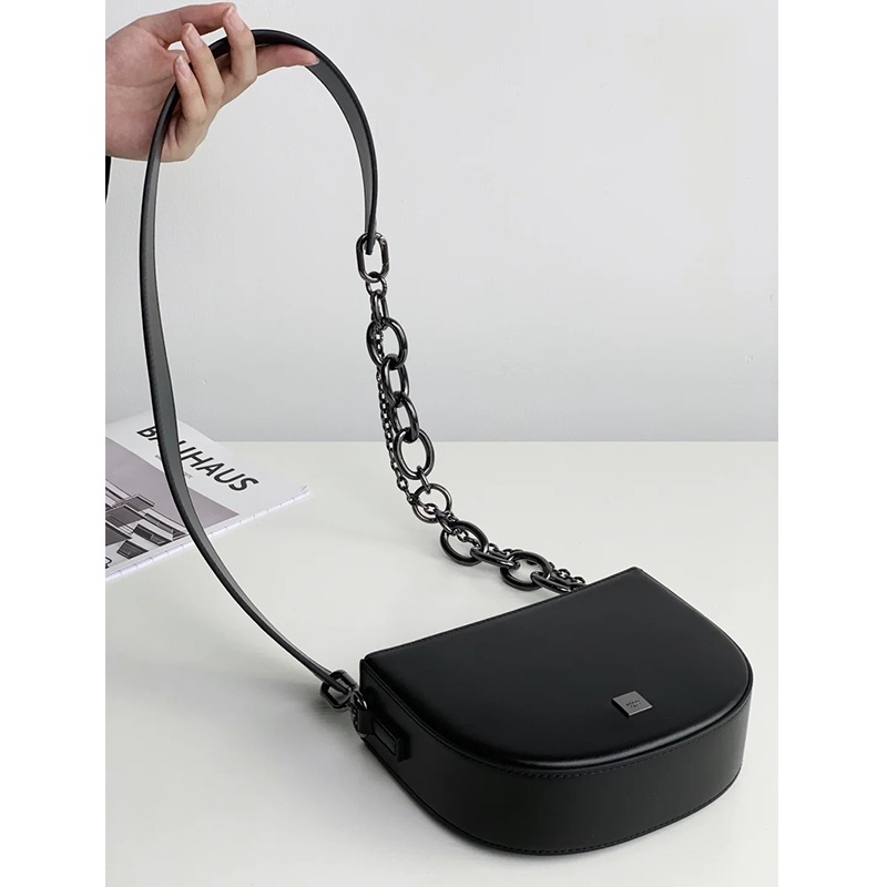 Red Tas sadel setengah lingkaran perempuan 2022 tas rantai ketiak gadis keren manis baru ins tas selempang high-end ceruk