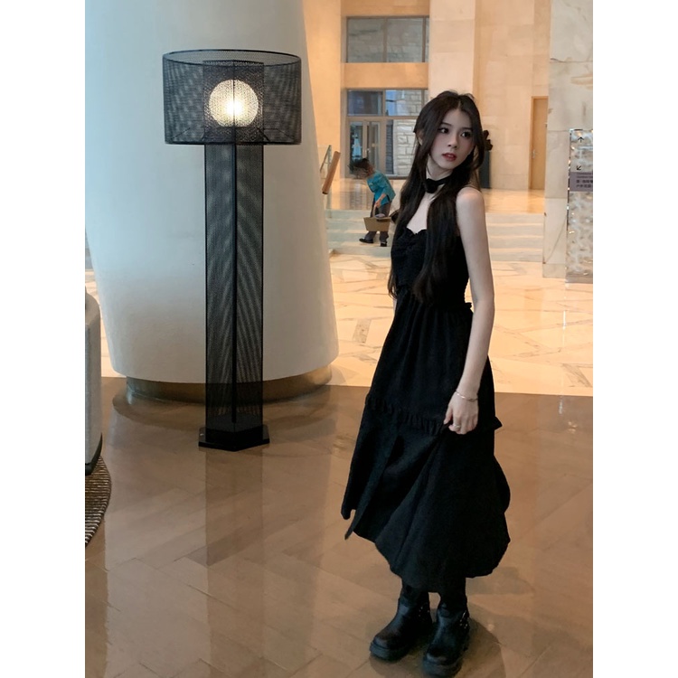 Red dreesGaun suspender hitam gaya liburan musim panas wanita longgar dan rok A-line celah tipis rok panjang sedang