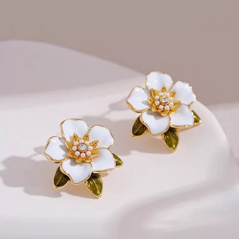【Bayar di tempat】French Retro Berlian Imitasi Bunga Mutiara Kecil Segar Manis Anting Fashion