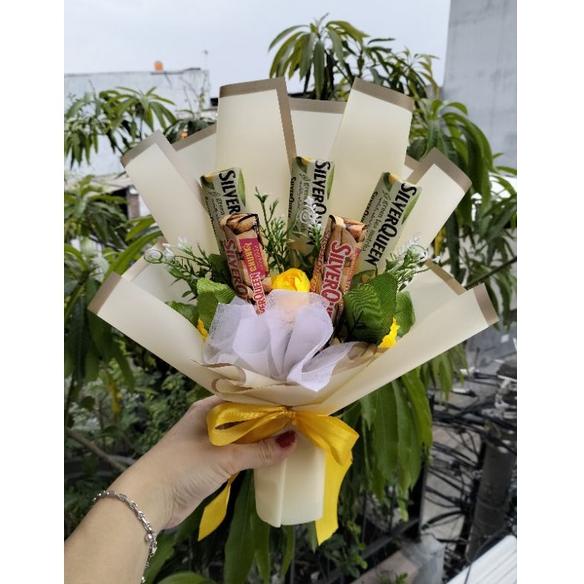 

>V44859) BUKET SILVERQUEEN CHUNKY MATCHA 5 Pcs/BUCKET COKLAT/HADIAH/KADO/BOUQUET CADBURY/BUKET GRADUATION/BUKET VALENTINE