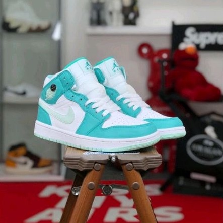 Nike Air Jordan 1 Mid &quot;Marine Green&quot;