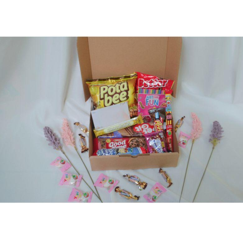 

【MEGA SALE】 SNACK BOX GIFT/KADO WISUDA/HAMPERS/LEBARAN, SNACK BOX ISI 10PCS Free Request Kartu Ucapan WAJIB MENGGUNAKAN BUBBLEWARP