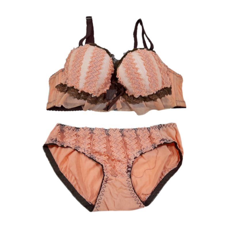 BH Wanita Kawat Busa Satu Set Dengan Celana Dalam