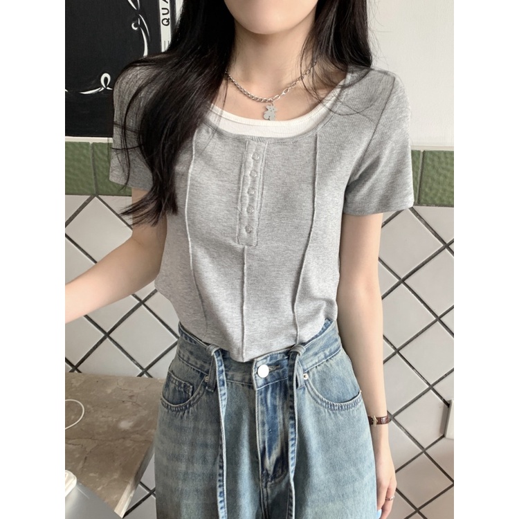 Suhao palsu dua potong warna kontras bahu depan lengan pendek T-shirt wanita musim panas rasa desain ceruk gadis panas tidak teratur American short top kaos impor wanita kaos wanita gaya korea lengan pendek kaos pendek perempuan