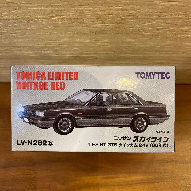 TOMICA LIMITED VINTAGE NEO LV-282b NISSAN SKYLINE 4DOOR HT GTS TWINCAM