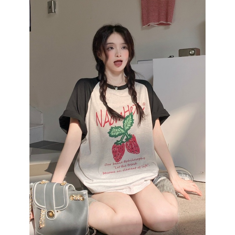 ♝Suhao kaos import wanita kaos wanita gaya korea lengan pendek kaos pendek perempuan bahu depan raglan lengan pendek strawberry cetak t-shirt wanita longgar musim panas desain rasa ceruk mid-length asing gaya atas trendi