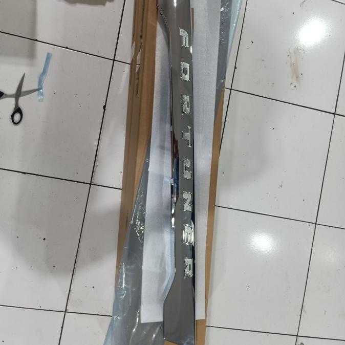 Trunklid Lis List Bagasi Grand Fortuner 2012/2015 Original
