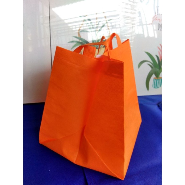 

Tas Spunbon Model Seminar BOX (minim pemesanan 1 lusin isi 12 pc berlaku kelipatannya)