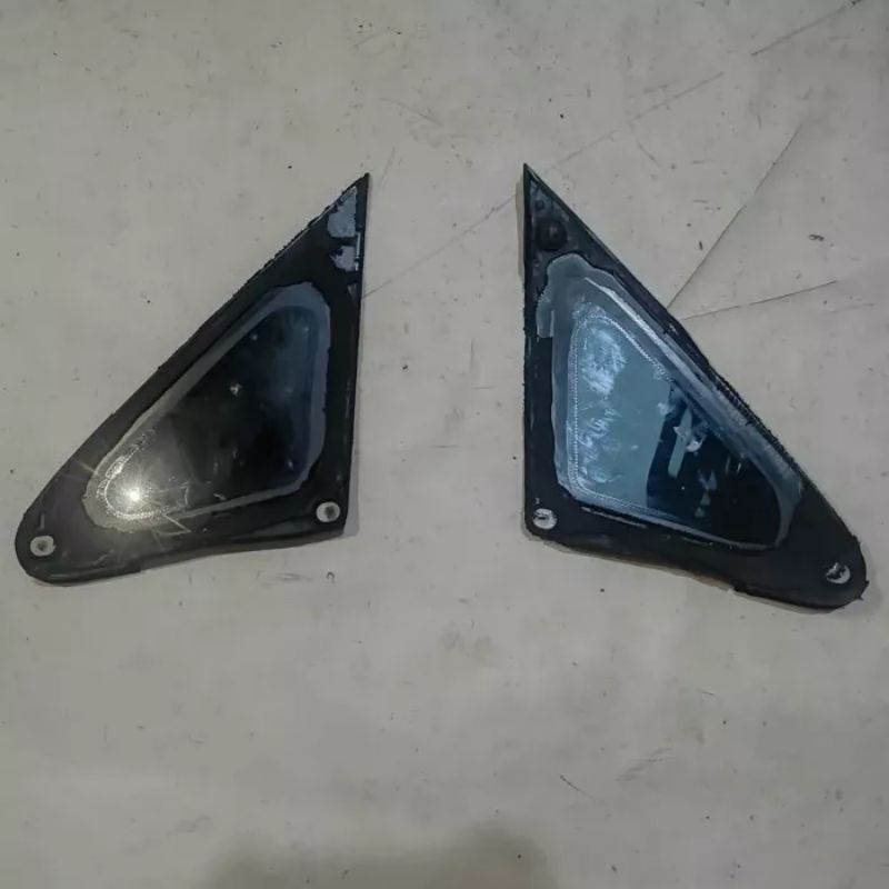 Kaca Segitiga Quarter Depan Kanan / Kiri Honda Stream (Original Honda) (Bekas)
