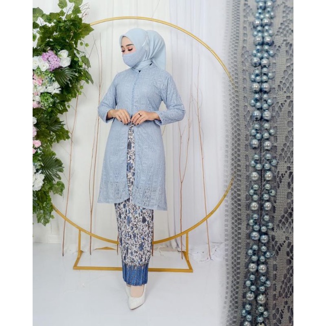 Tunik Brokat Malika Non Gliter / Tunik Payet / Kebaya Modern / Kebaya tile / Kebaya Favorite / Batik Couple / Tunik / Tunik Brokat / Kebaya Wisuda / Kebaya Lamaran / Kebaya Kondangan / Kebaya Pesta / Kebaya Brokat