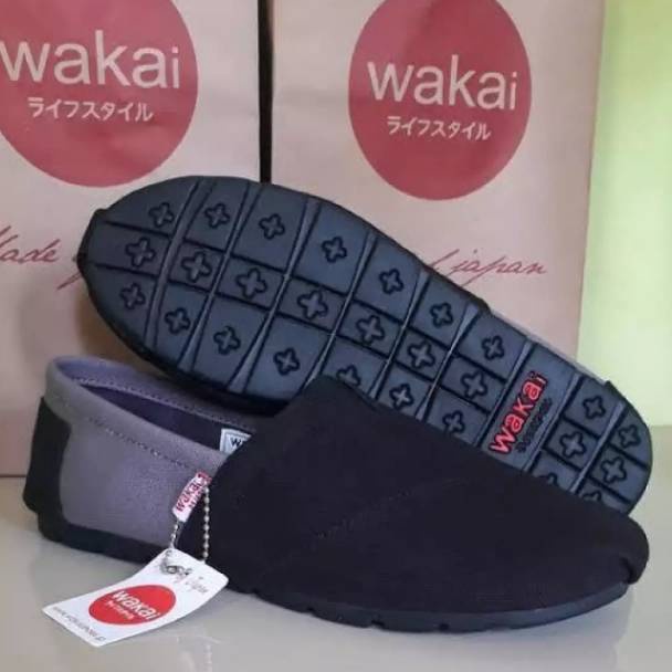 SALE: Sepatu wakai pria wanita hitam abu