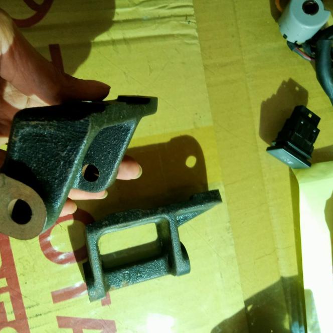 Breket Pegangan Dudukan Dinamo Ampere Alternator Kijang Super