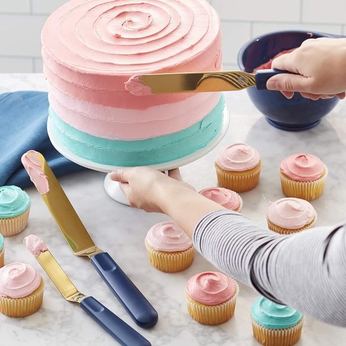 

Wilton Spatula Gold Navy Set 3Pcs / Spatula ButterCream Set 3pcs
