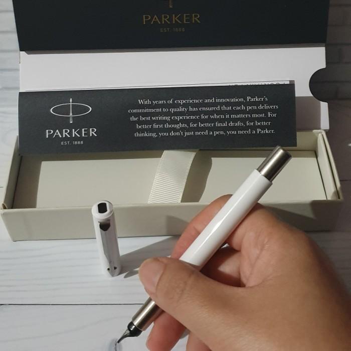 

Pulpen Parker Vektor Standar White Fountain Pen (Body Pen Plastik)