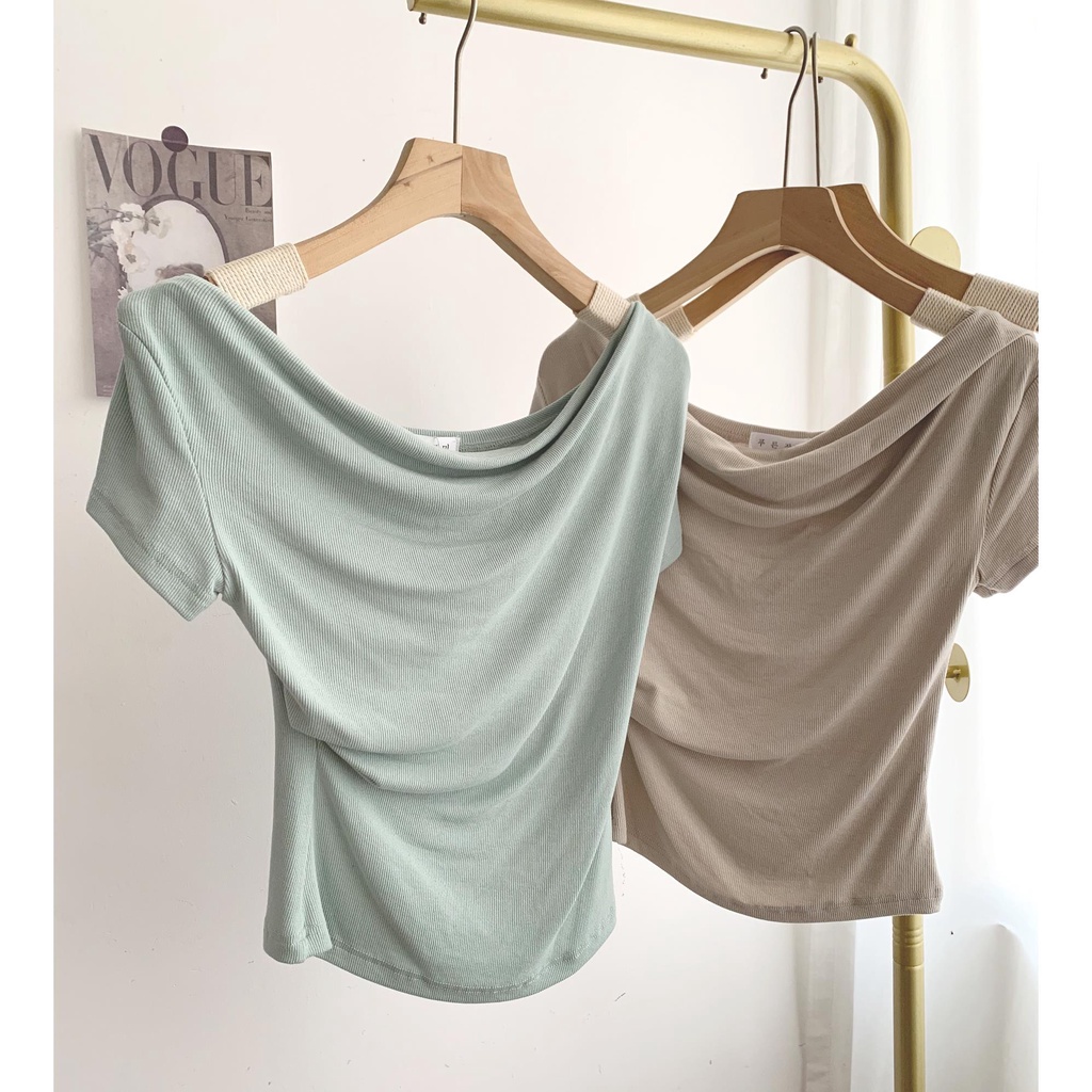 Red 2023 Musim Panas Lipit Tidak Teratur Benang Strapless Ayunan Kerah Lengan Pendek T-shirt Desain Ceruk Keinginan Murni Gadis Panas Top
