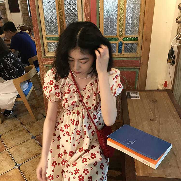 Red Panjang dan pendek lembut dan manis kemeja lengan engah bunga wanita 2022 musim panas baru atas desain ceruk Prancis