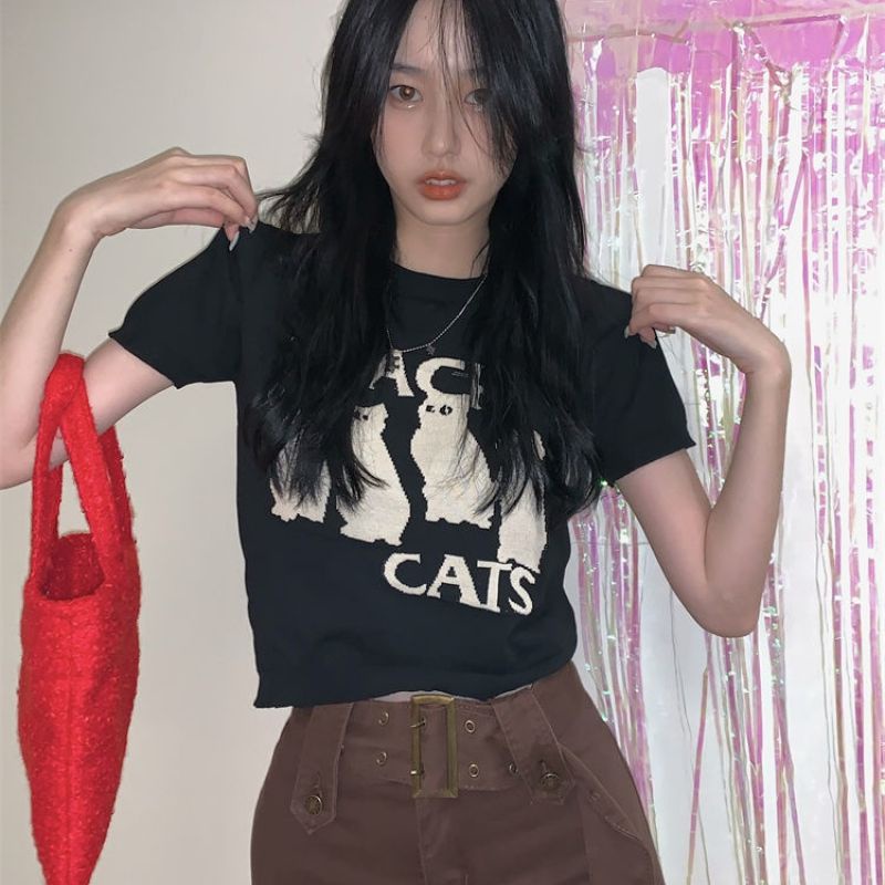 Red Manis gadis panas kucing bahu depan rajutan lengan pendek T-shirt wanita musim panas keinginan murni angin budidaya diri bagian pendek rasa desain niche top