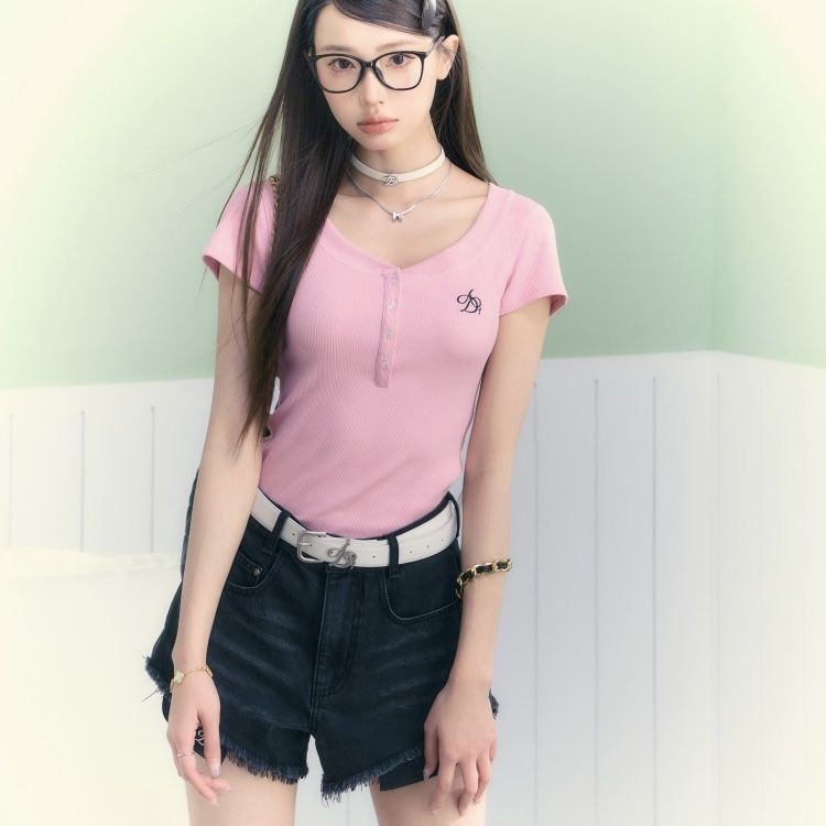 Red ANDYET AD1 23/SS Asli Bordir Logo Tombol Setengah Kerah Terbuka Lengan Pendek Musim Panas Ramping Rajutan T-shirt untuk Wanita