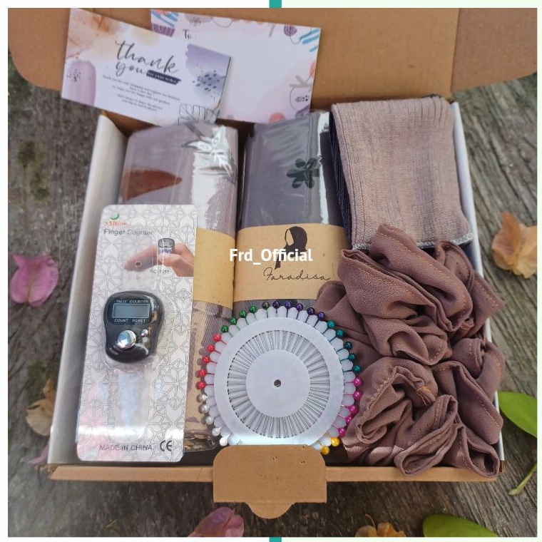 

Free Ongkir Hampers Hijab Motif I hijab segiempat motif I umama I azara I tasbih digital I kado l hadiah l gift l gift box l box l wedding l ultah l birthday l wisuda l perpisahan l graduation