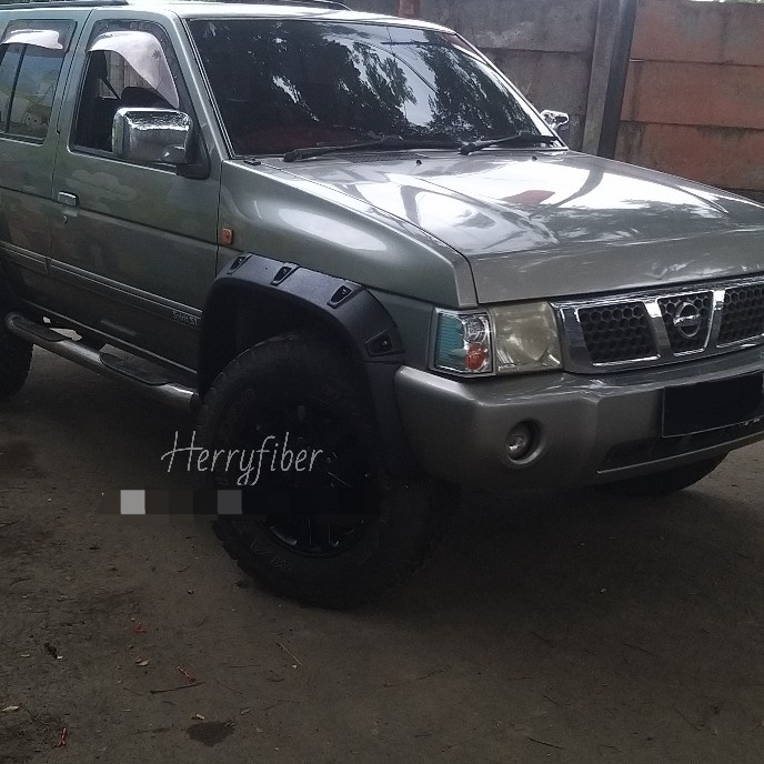 Over Fender Nissan Terrano