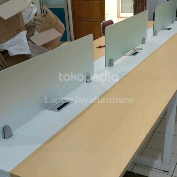 Meja Kerja Kantor Partisi 8 Staff