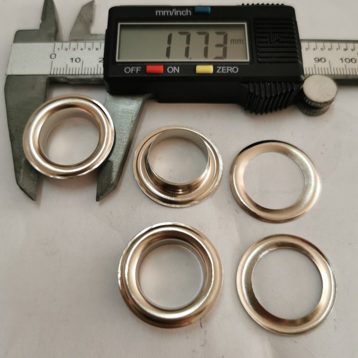 

Terlaris Mata Ayam 17Mm / Mata Ayam 30 + Ring Antikarat Nikel / 144Sets