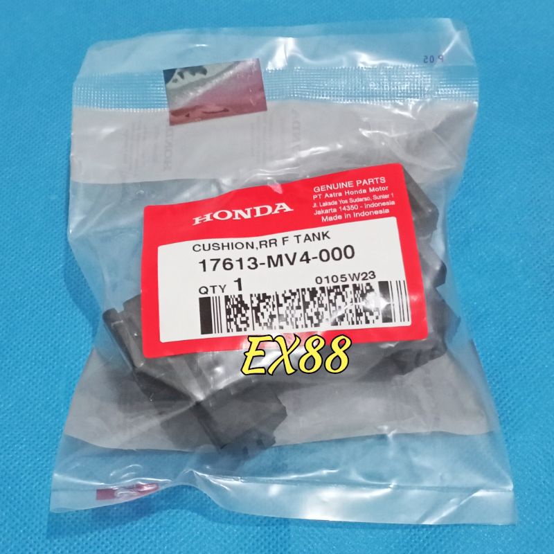 KARET DUDUKAN GANJAL TANGKI BENSIN BELAKANG TIGER 2000 / TIGER REVO ORIGINAL AHM ASLI 17613-MV4-000