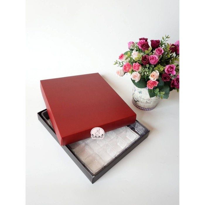 Box Exclusive Nastar 30 Sekat Mika + Plastik Vakum ( Merah) new