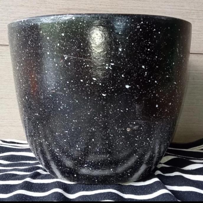 New Pot Bunga Keramik Besar No 1/Pot Gerabah Motif